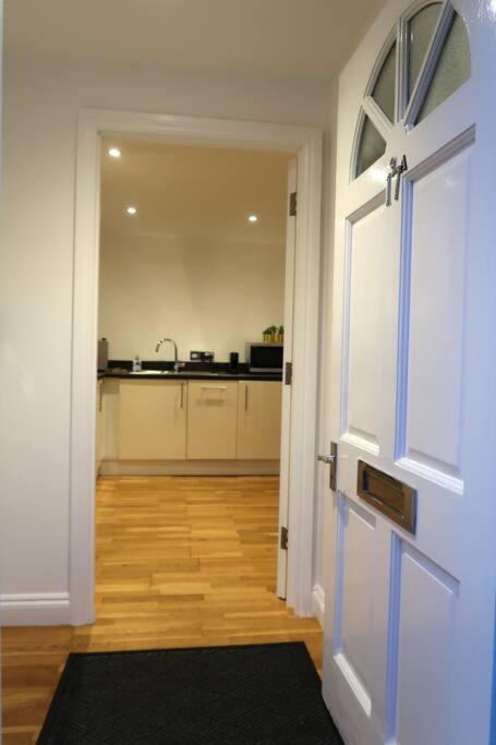 ***Spotless, Bright 1 Double Bed Apartment*** Бат Экстерьер фото
