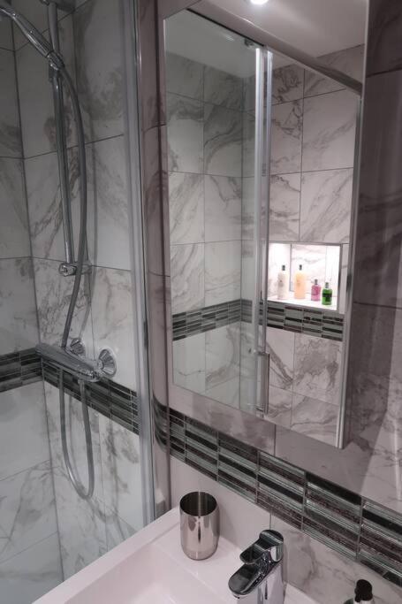 ***Spotless, Bright 1 Double Bed Apartment*** Бат Экстерьер фото